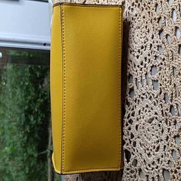 2 Elizabeth Arden Cosmetic Bags - Picture 5 of 9